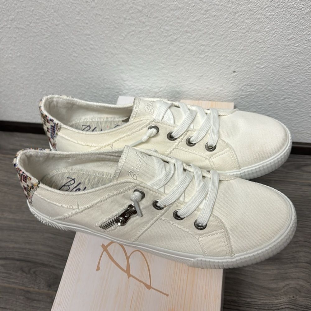 Blowfish Malibu Women's Fruit Lace Up Sneaker - Picture 4 of 9